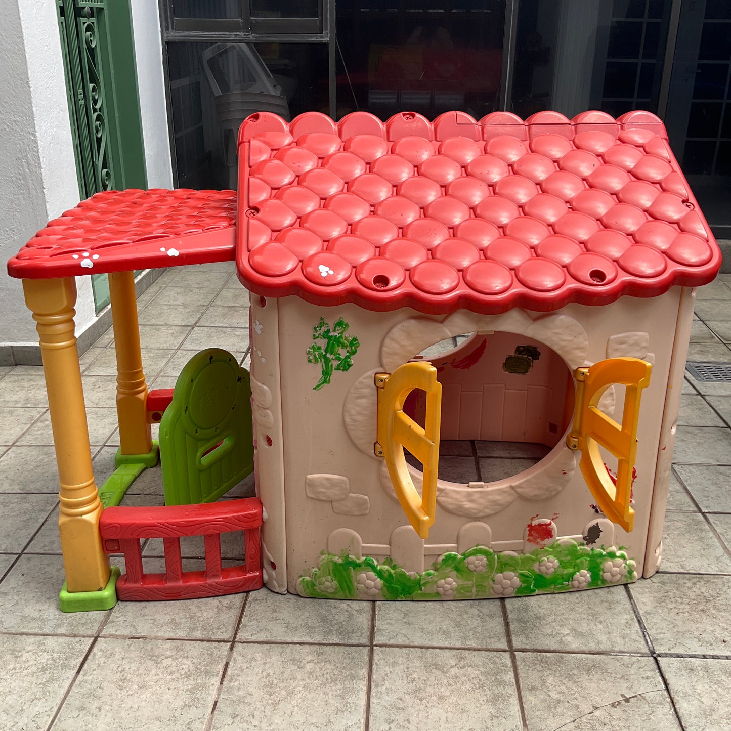 Casita Feber Infantil de Plástico Usada – Casa de Juegos Exterior/Interior