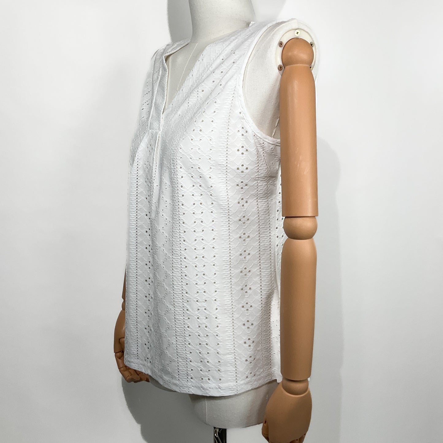 Blusa Blanca Brocada sin Marca – Talla M/L