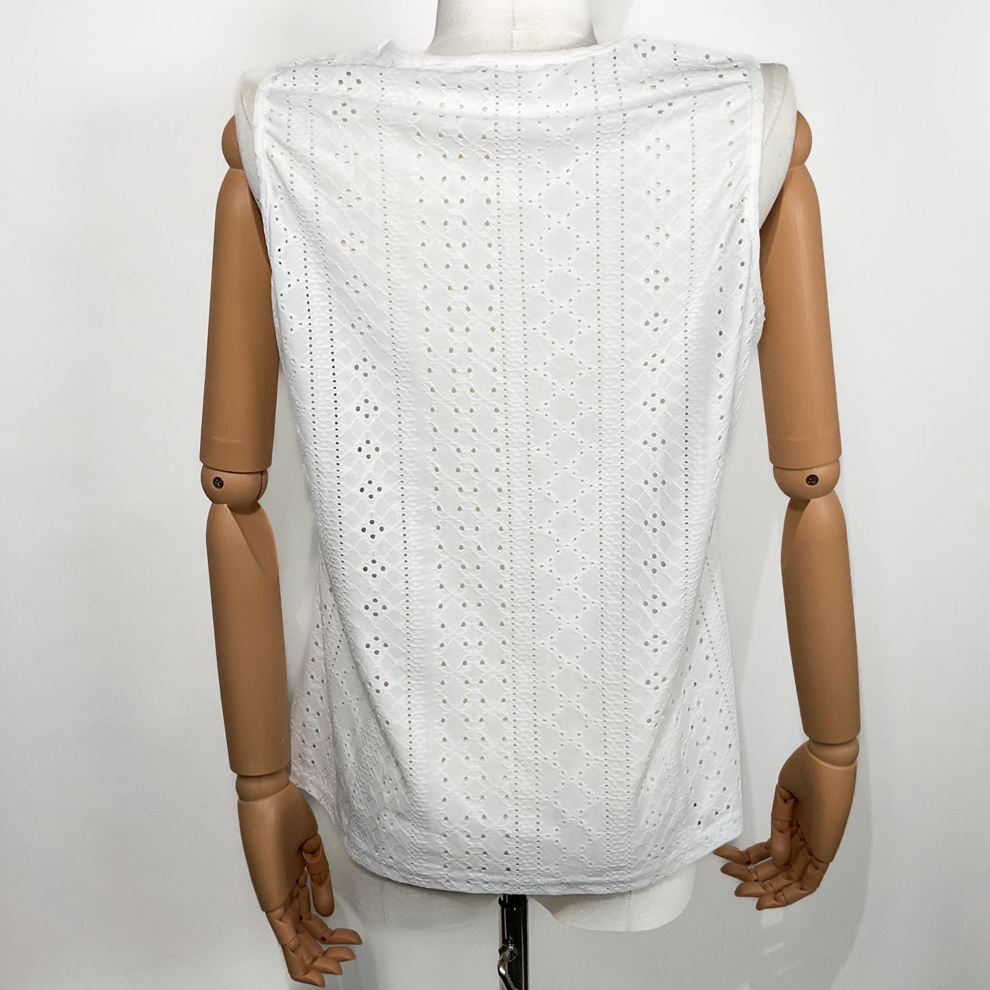 Blusa Blanca Brocada sin Marca – Talla M/L