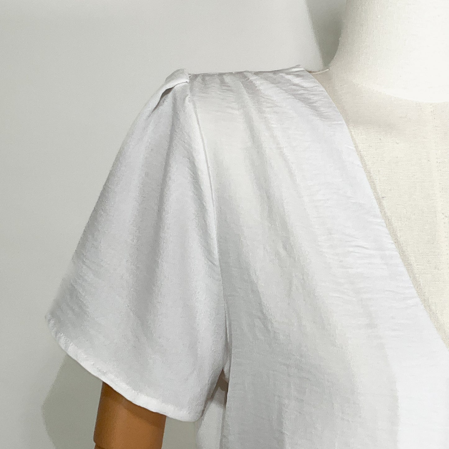 Blusa Blanca con Botones ACA – Talla M/32