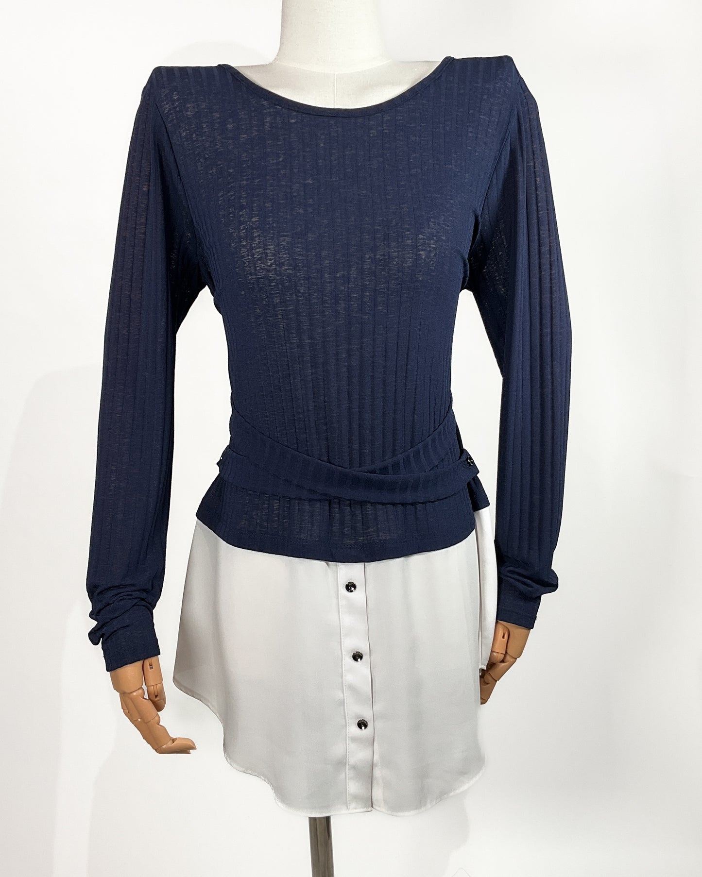 Blusa bicolor Contempo estilo camisa integrada – Talla M/G