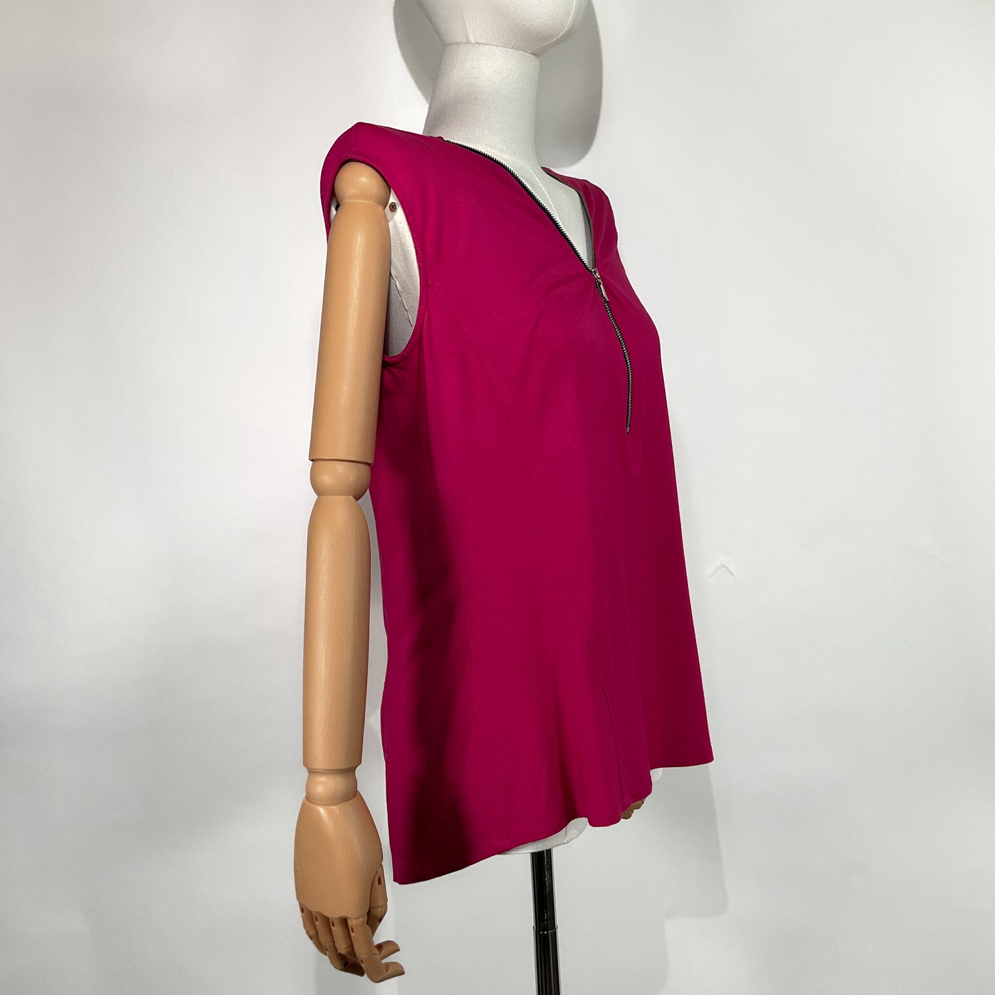 Blusa Fucsia con Cierre – Marca Julio, Talla 6