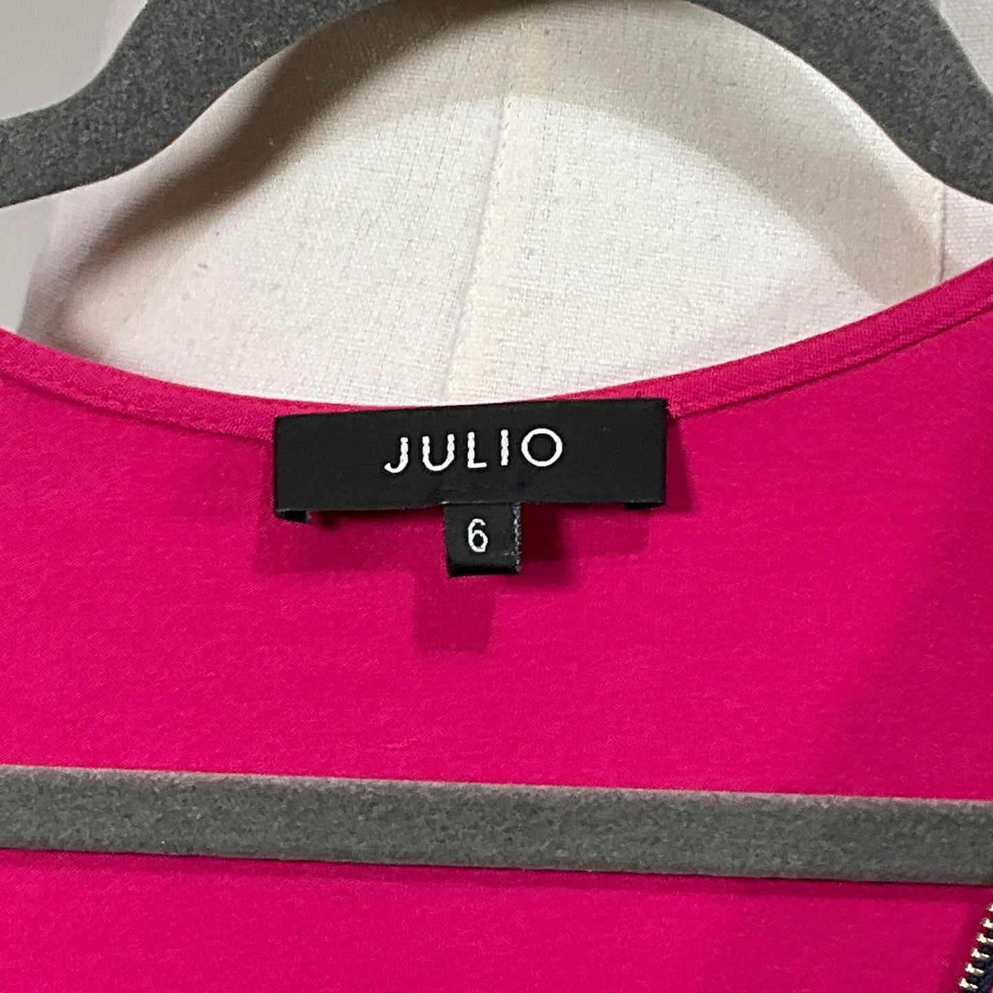 Blusa Fucsia con Cierre – Marca Julio, Talla 6