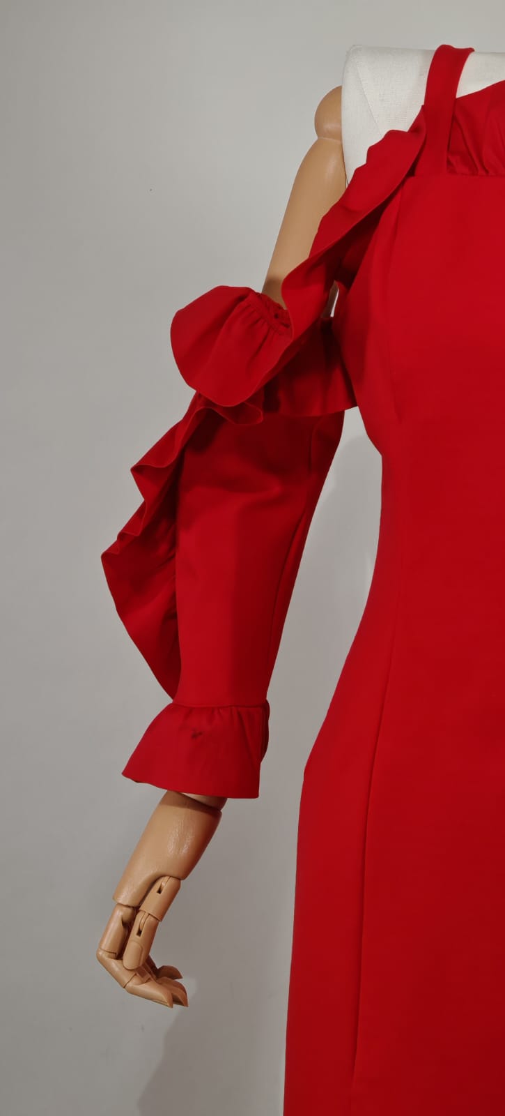 Vestido Rojo Studio F – Elegancia Casual con Estilo Único