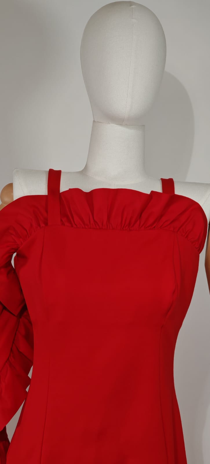 Vestido Rojo Studio F – Elegancia Casual con Estilo Único