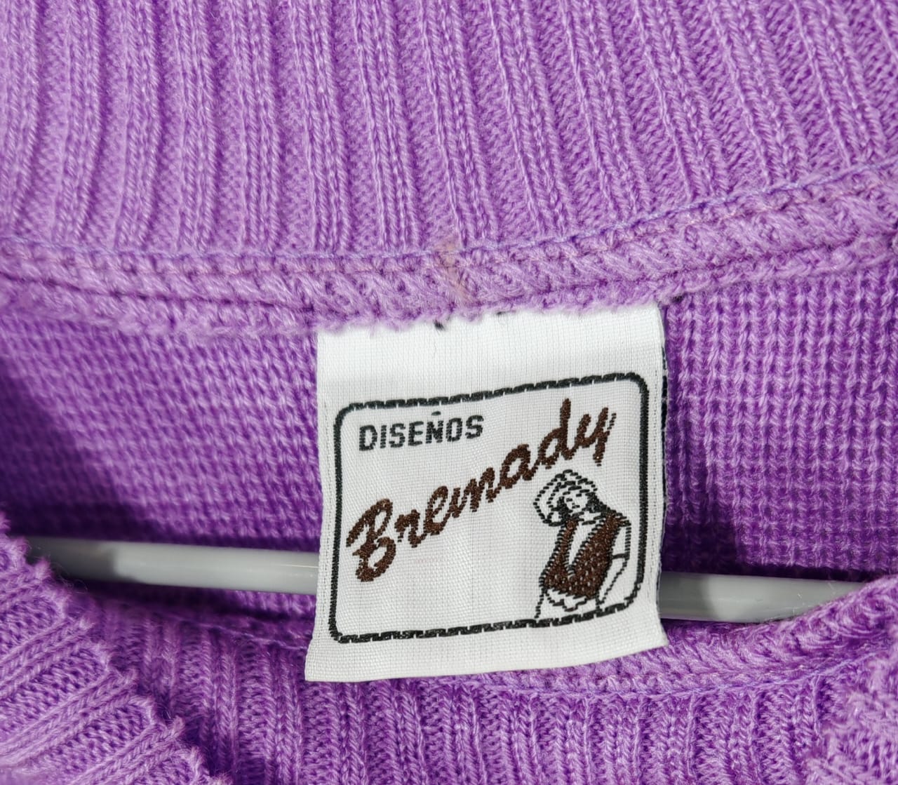 Suéter Morado con Corazones – Brenady, Talla M