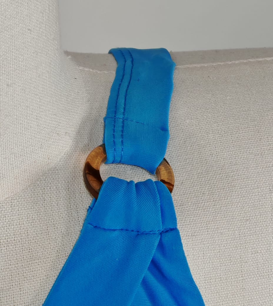 Traje de baño azul claro – Corte asimétrico, Talla M