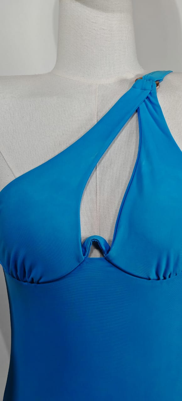 Traje de baño azul claro – Corte asimétrico, Talla M