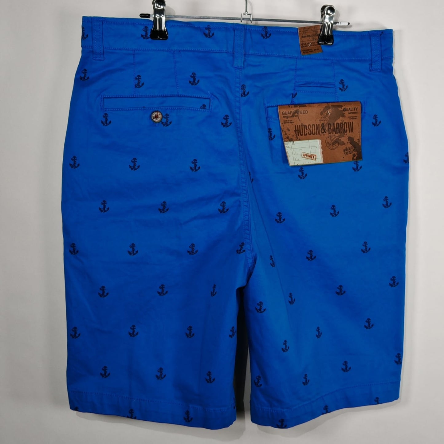 Bermuda Hudson & Barrow Azul Claro con Anclas – Talla 32 para hombre