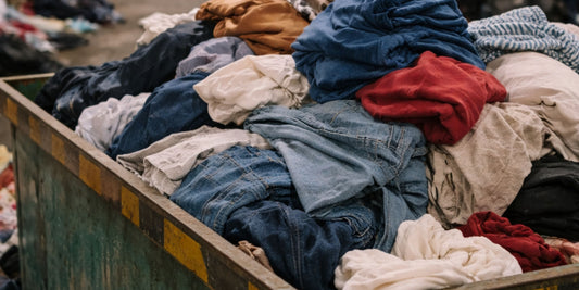 El lado oculto del reciclaje textil industrial  ¿A dónde va realmente tu ropa reciclada?