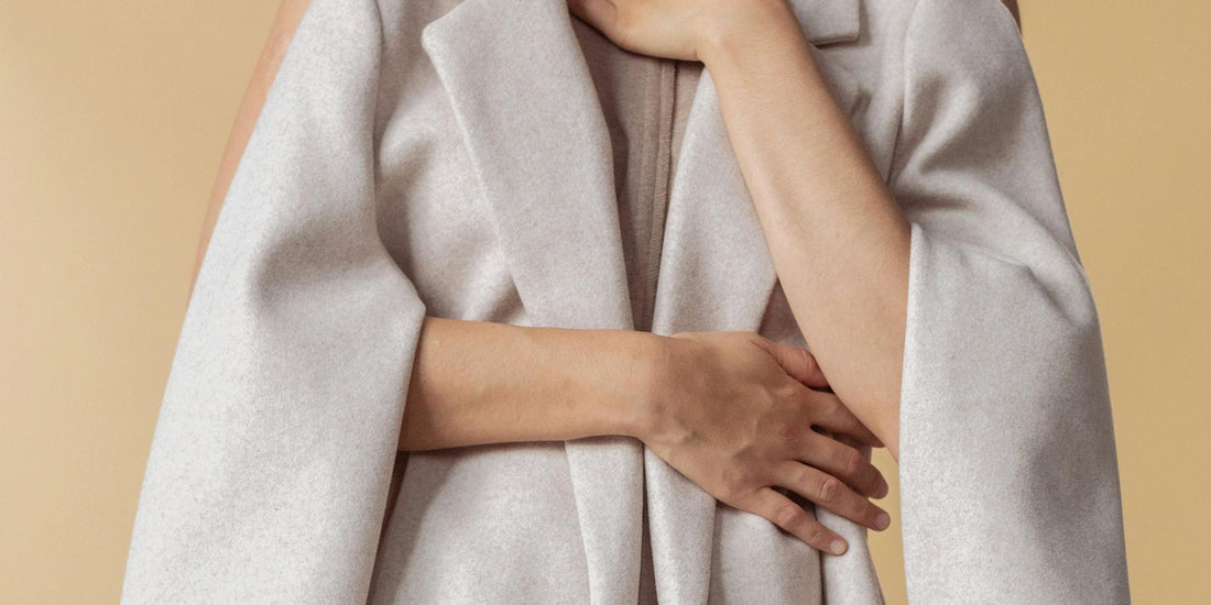 La moda y los ciclos emocionales: ¿por qué repetimos looks cuando estamos tristes