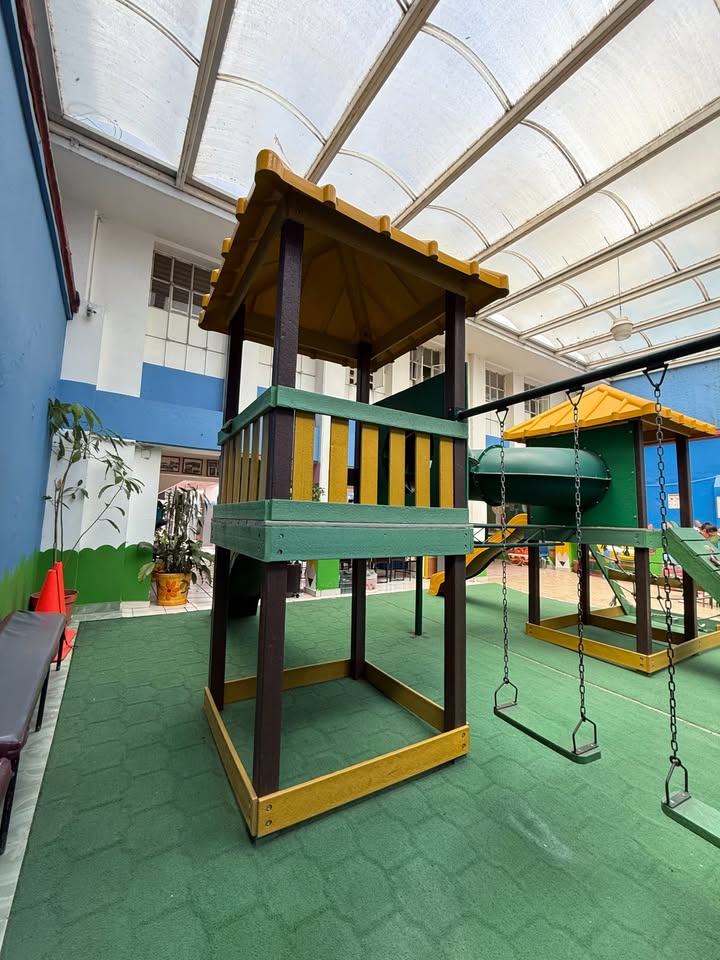 Juego Infantil de Madera con Toboganes