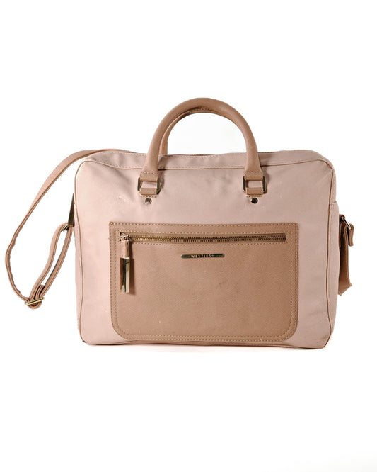 Porta Laptop Westies Nude – Elegancia y Comodidad para Tu Día a Día