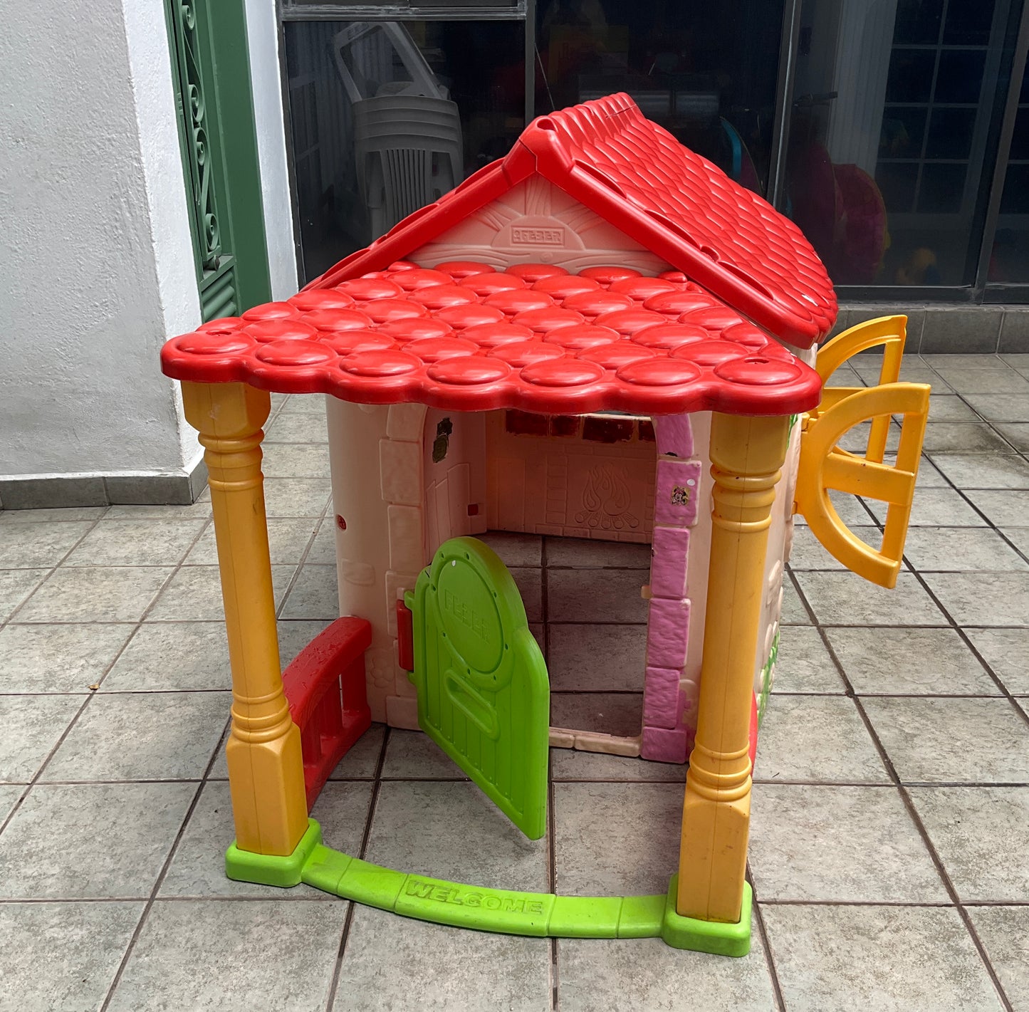 Casita Feber Infantil de Plástico Usada – Casa de Juegos Exterior/Interior