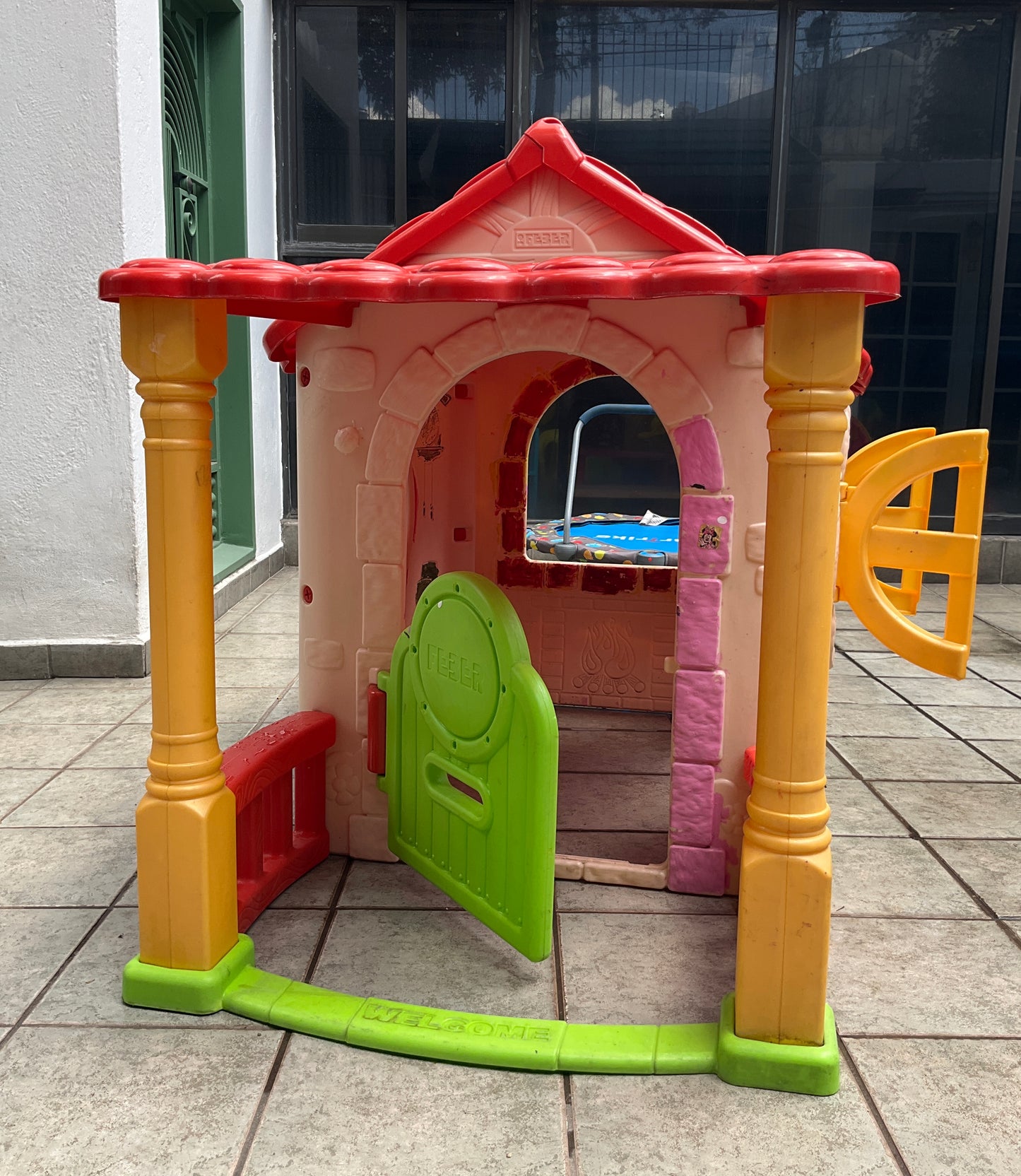 Casita Feber Infantil de Plástico Usada – Casa de Juegos Exterior/Interior