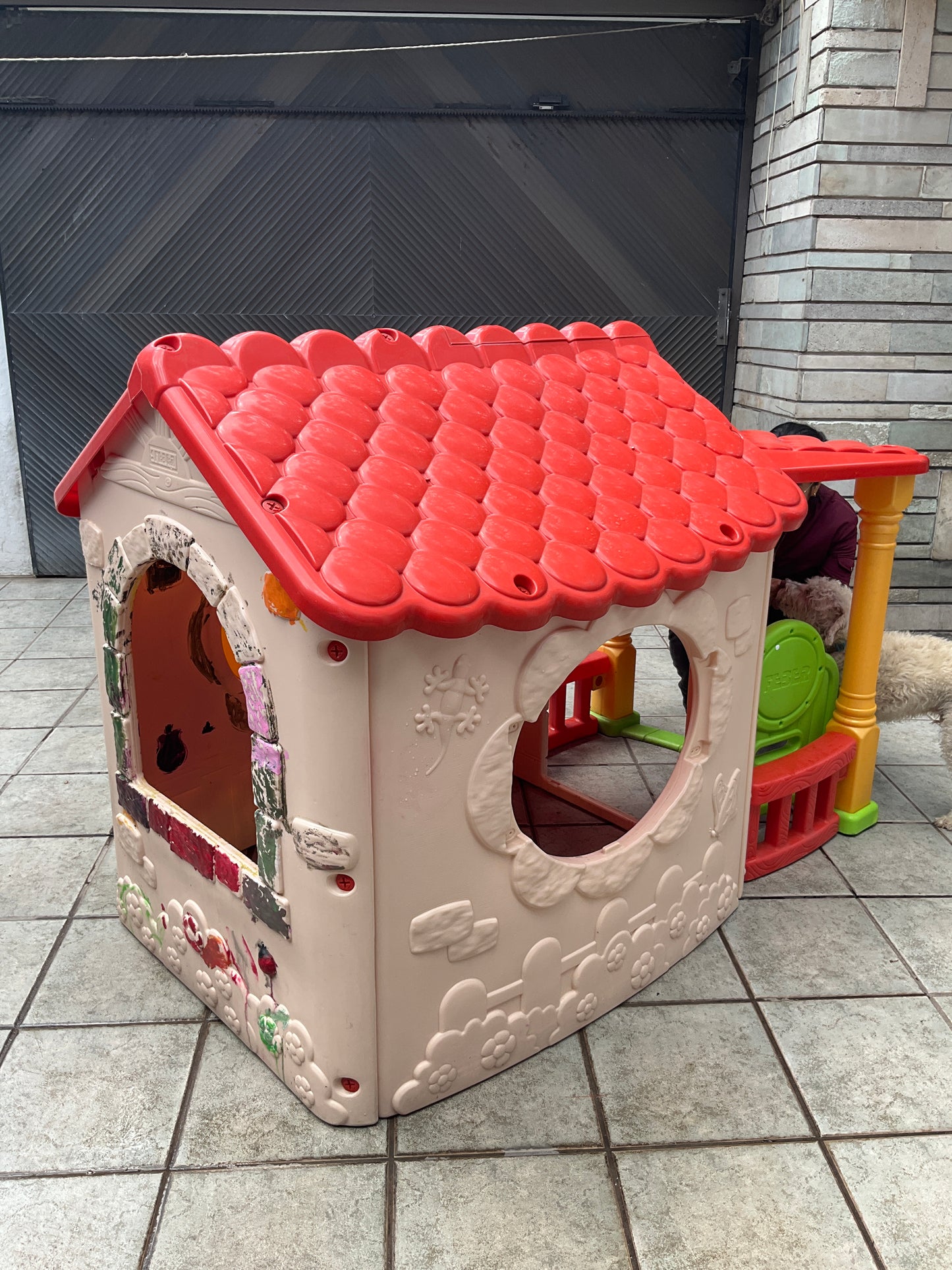 Casita Feber Infantil de Plástico Usada – Casa de Juegos Exterior/Interior