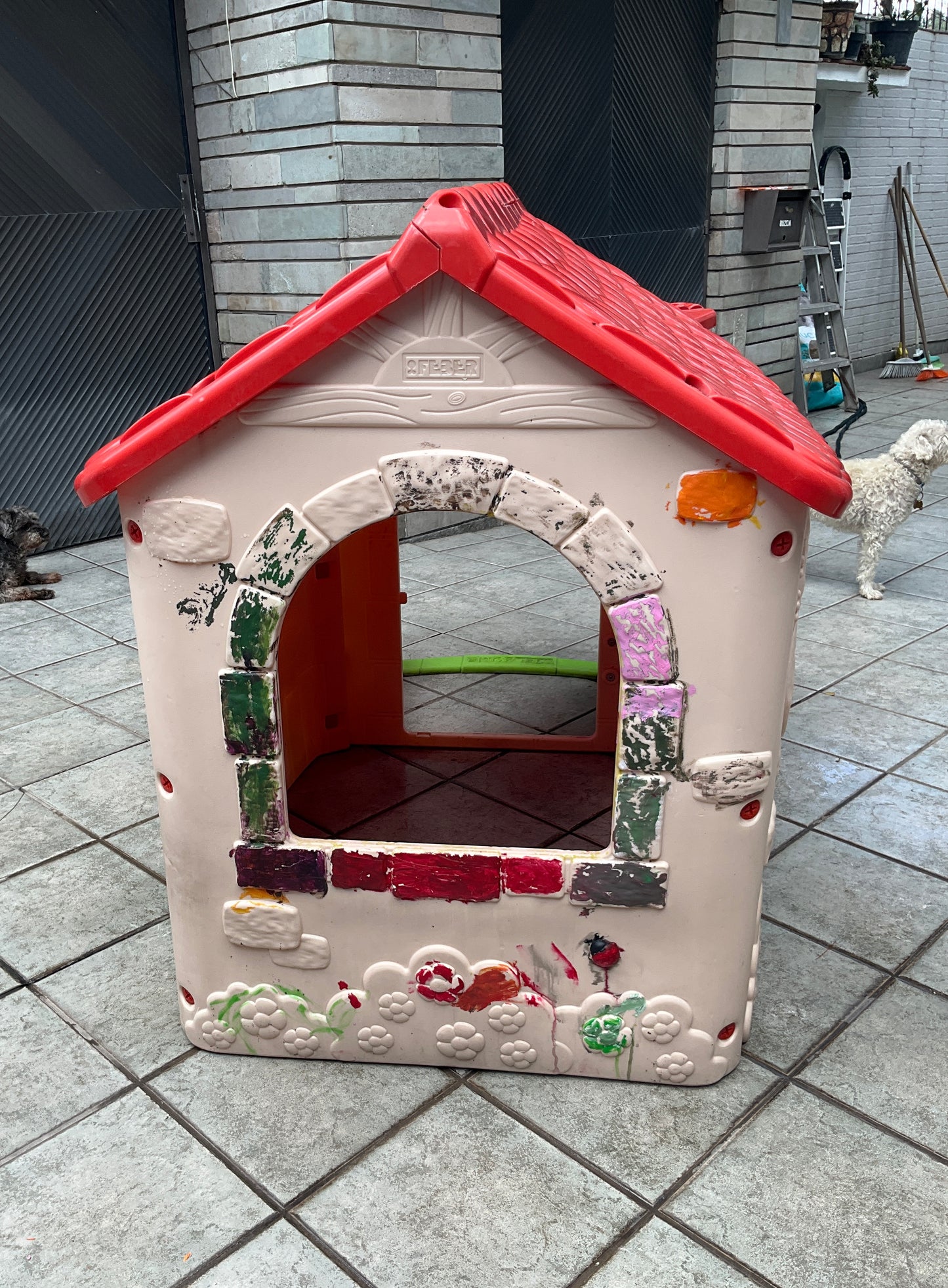 Casita Feber Infantil de Plástico Usada – Casa de Juegos Exterior/Interior