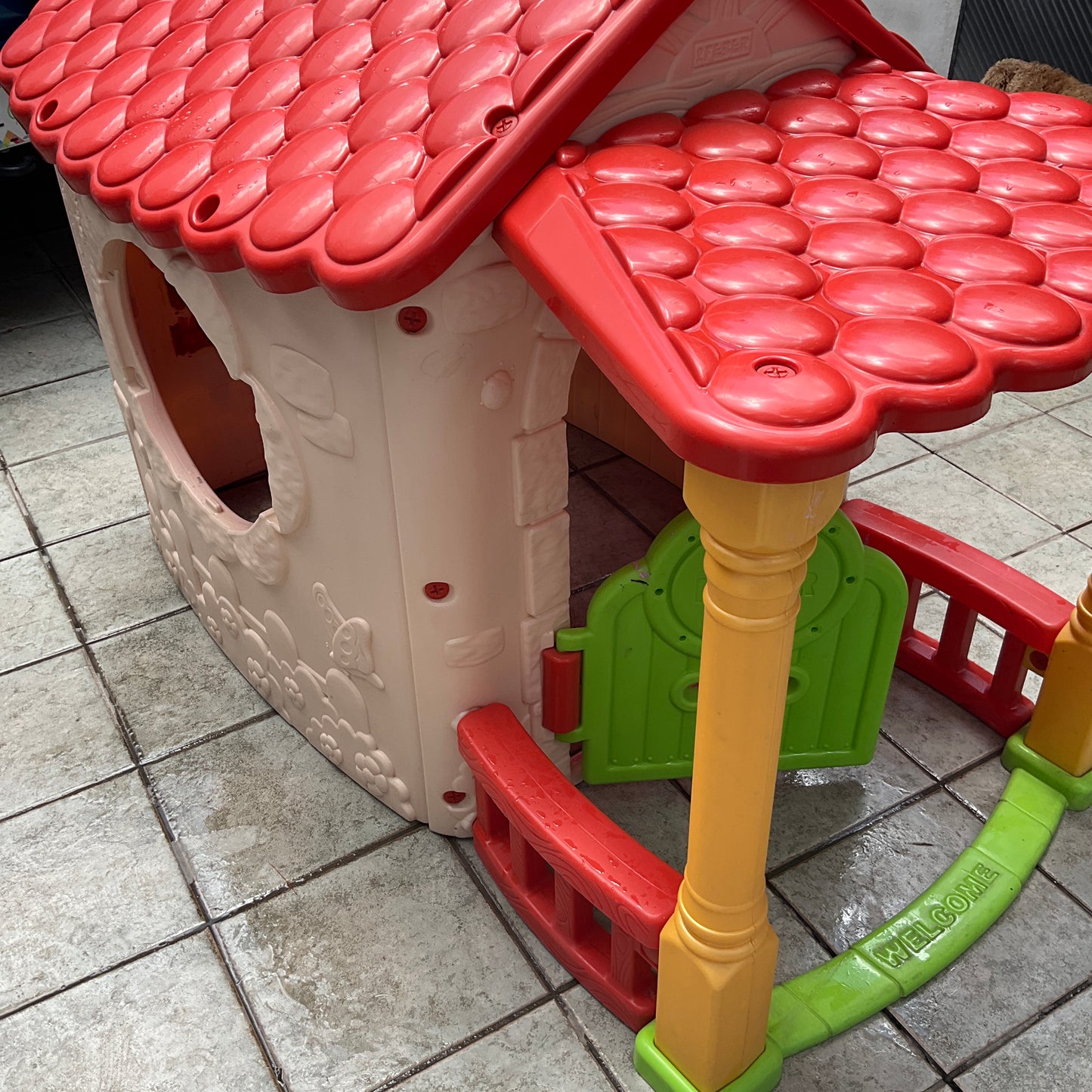 Casita Feber Infantil de Plástico Usada – Casa de Juegos Exterior/Interior