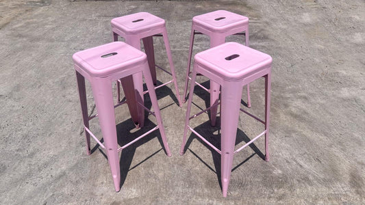 Set de 4 Bancos Altos Rosa Tipo Tolix Metálicos – Segunda Mano