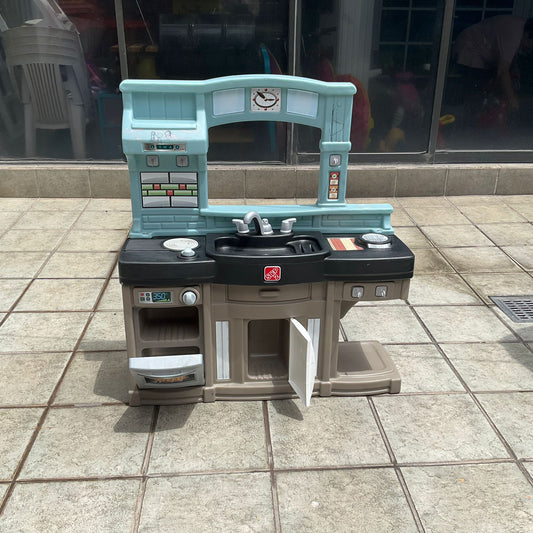 Cocinita Infantil Step2 con Estufa y Fregadero – Segunda Mano