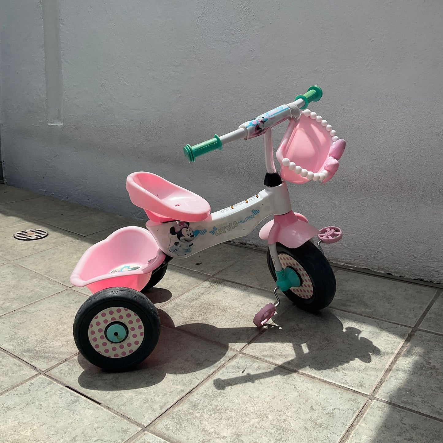 Triciclo Infantil Minnie Mouse Rosa con Canastilla – Segunda Mano