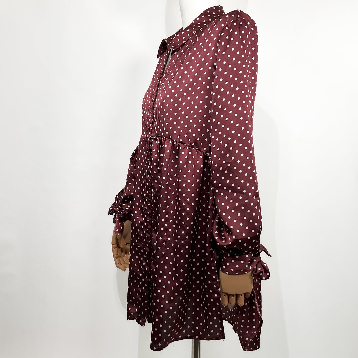 Blusa Satinada Zara Vino con Lunares Blancos – Talla M