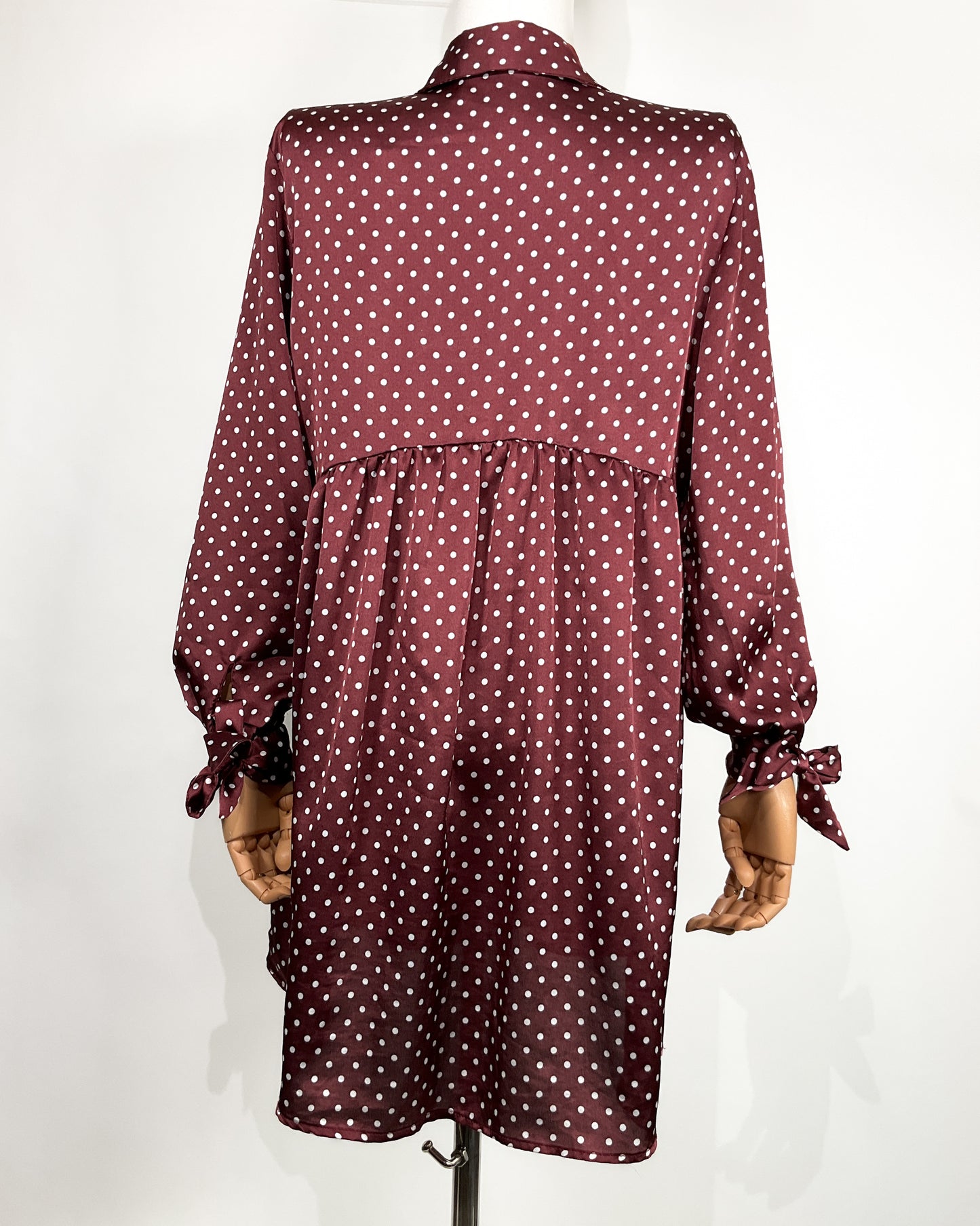 Blusa Satinada Zara Vino con Lunares Blancos – Talla M