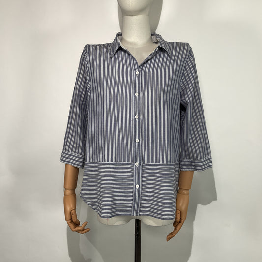 Camisa de Rayas Azul y Blanca – Marca Weekend, Talla M