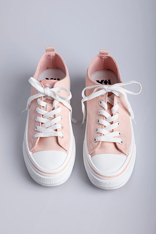 Tenis XTi Urban Brand Street Style Rosa con Suela Blanca – Comodidad y Estilo Casual