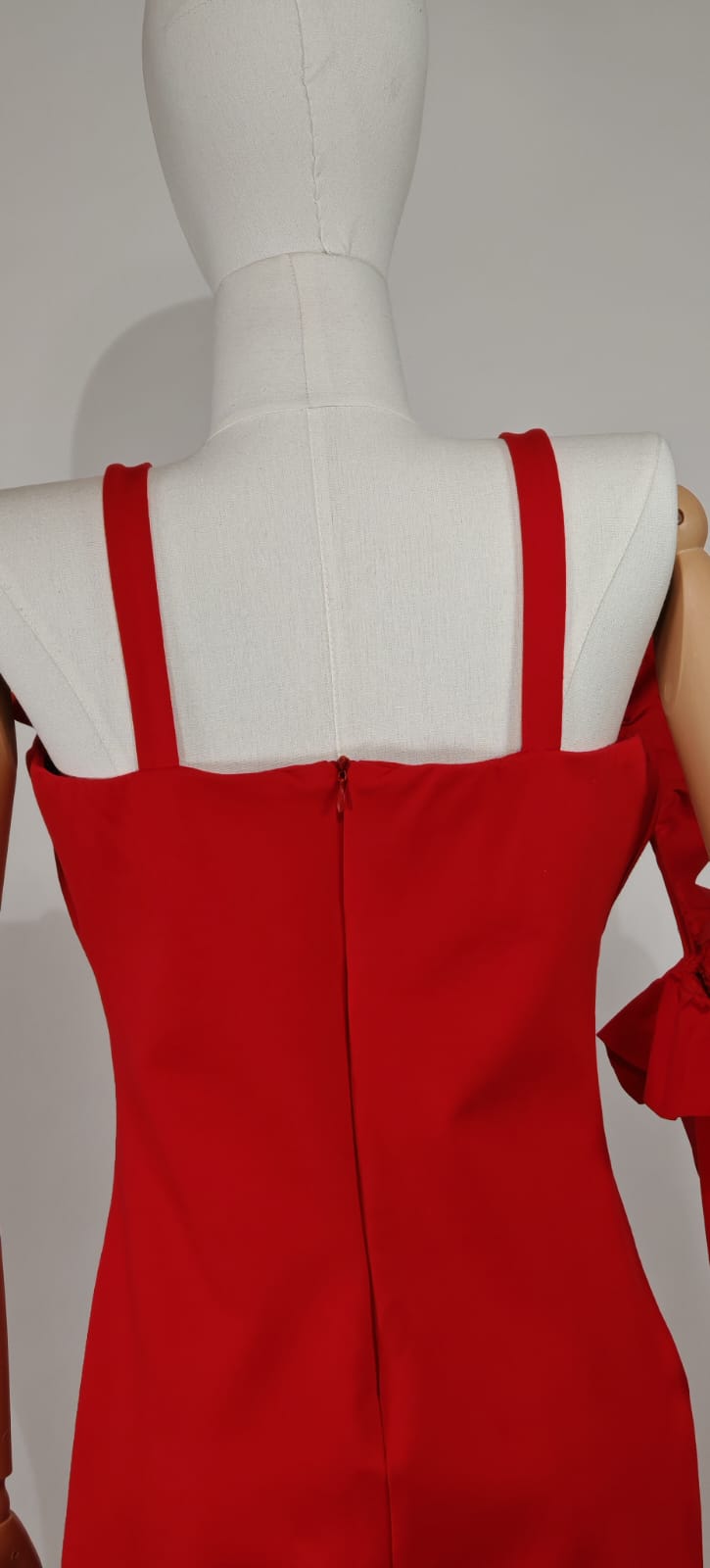 Vestido Rojo Studio F – Elegancia Casual con Estilo Único
