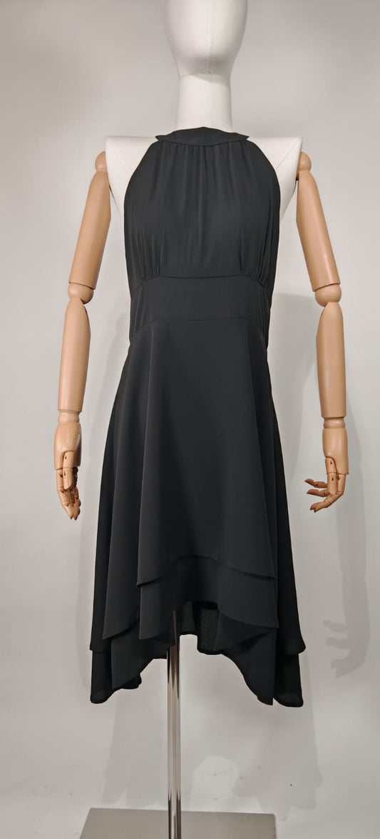 Vestido Negro Asimétrico – Estilo Casual con Elegancia Natural