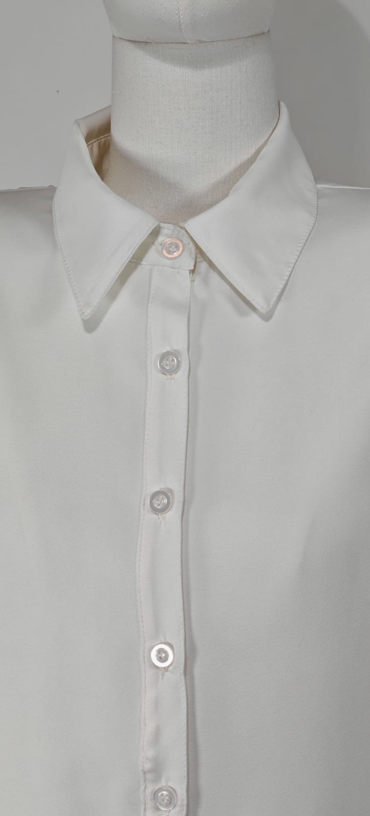 Vestido Blanco Jusylu – Elegancia Minimalista con Toque Romántico