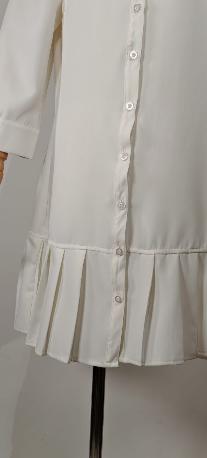 Vestido Blanco Jusylu – Elegancia Minimalista con Toque Romántico