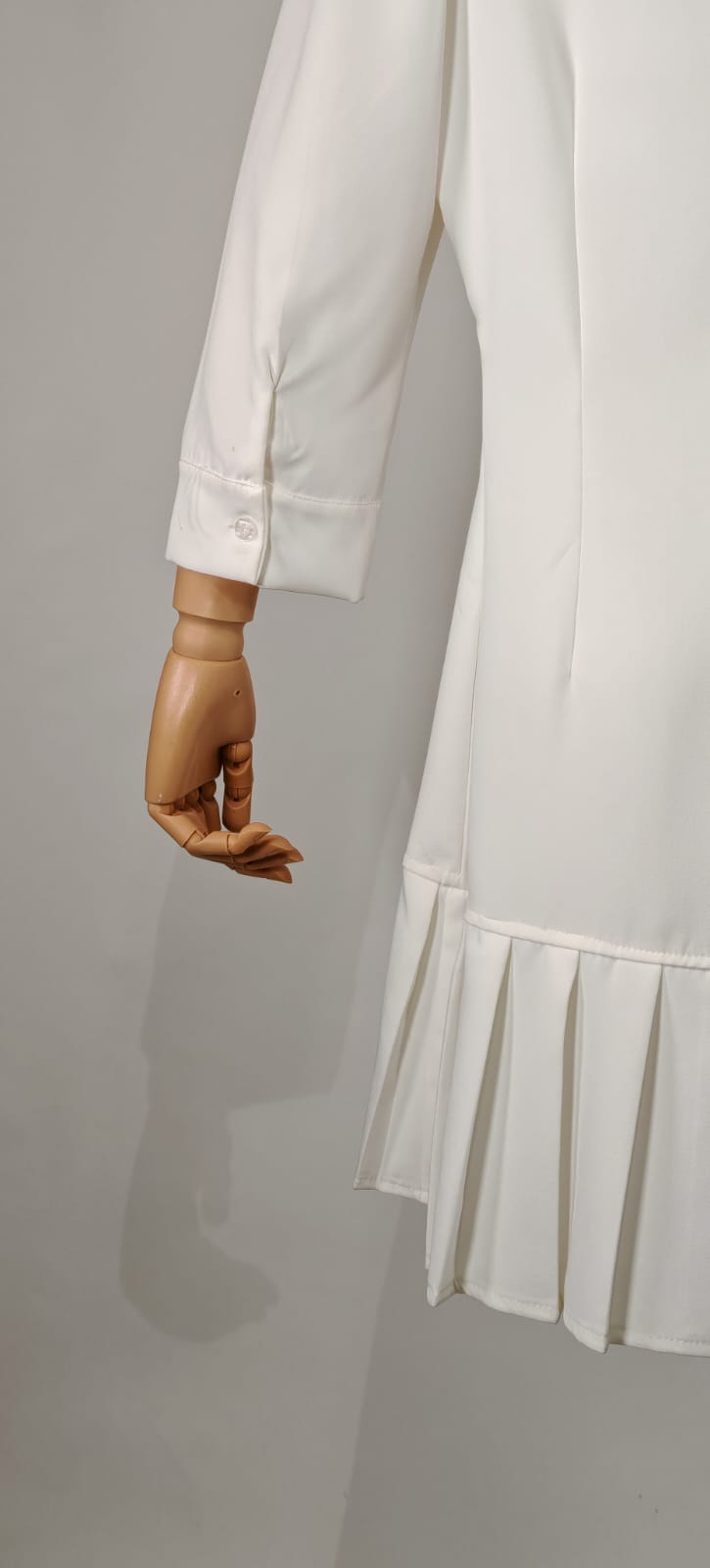 Vestido Blanco Jusylu – Elegancia Minimalista con Toque Romántico
