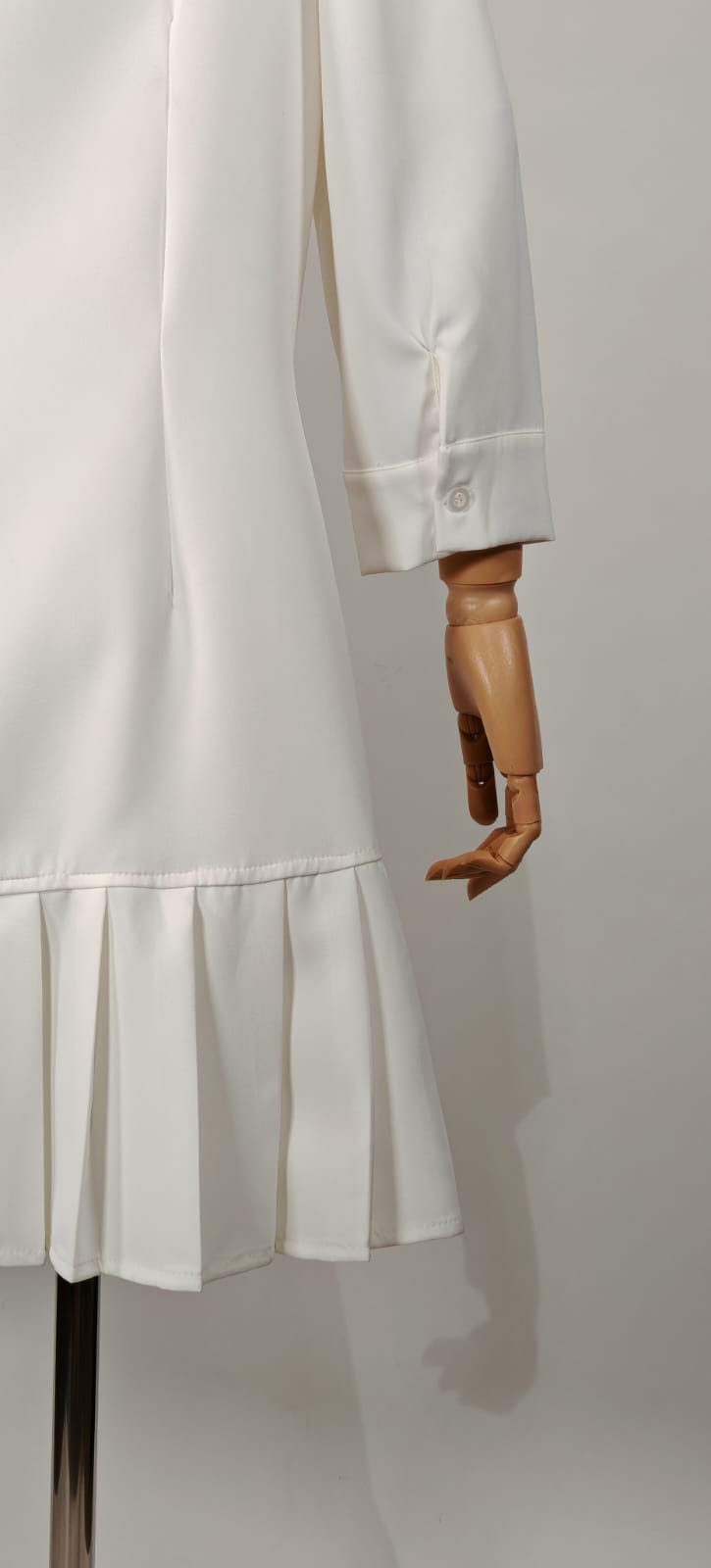Vestido Blanco Jusylu – Elegancia Minimalista con Toque Romántico