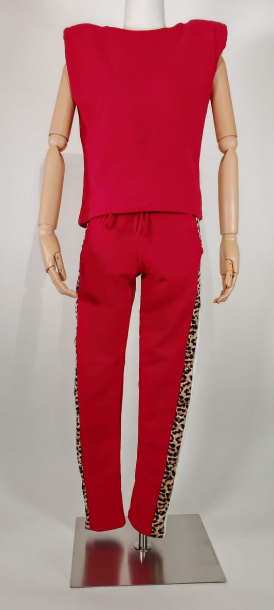Conjunto Rojo con Animal Print – Estilo y Comodidad para tu Día Activo