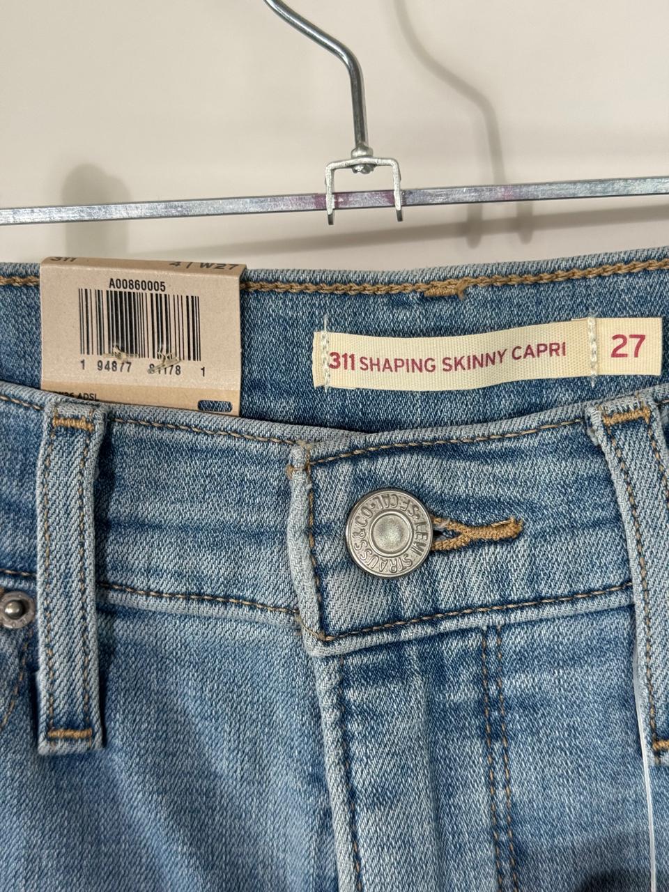 Pantalón Capri Levi’s 311 Shaping – Talla 27